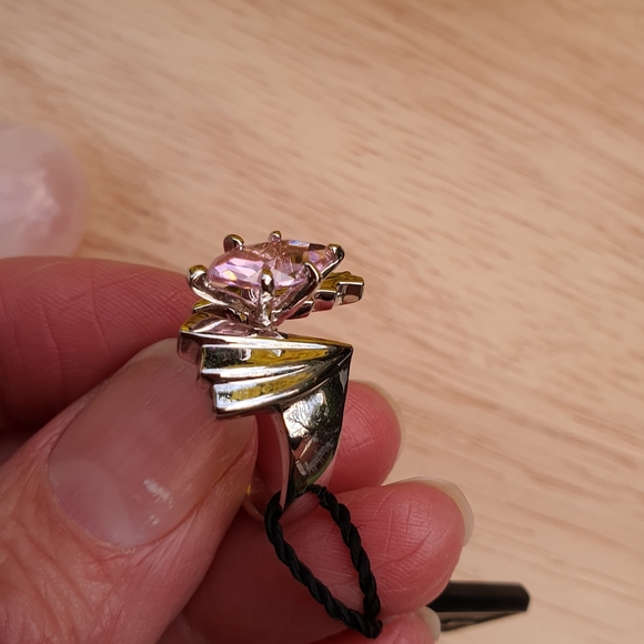 Pink Swarovski Crystal Silver Ring - Picture 4 of 11